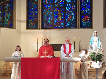 Tradizionale processione con la statua della Madonna